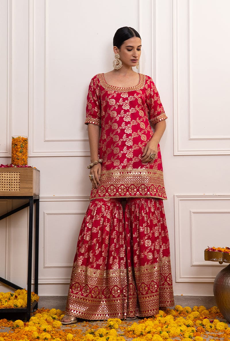 Eka Lakhani In Pink Banarsi Hoor Gharara Set