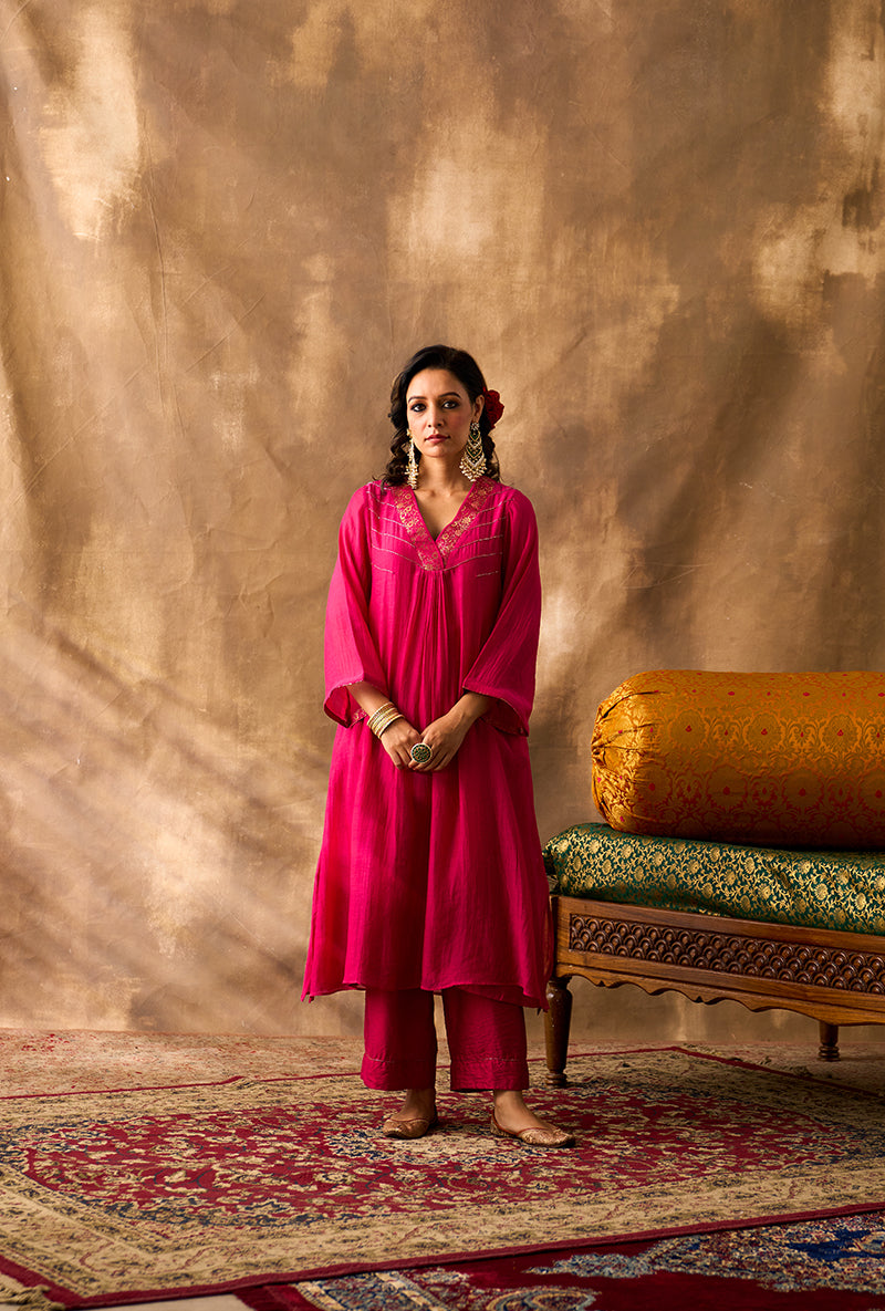 Pink V- Neck Brocade Khwaab Kurta Set