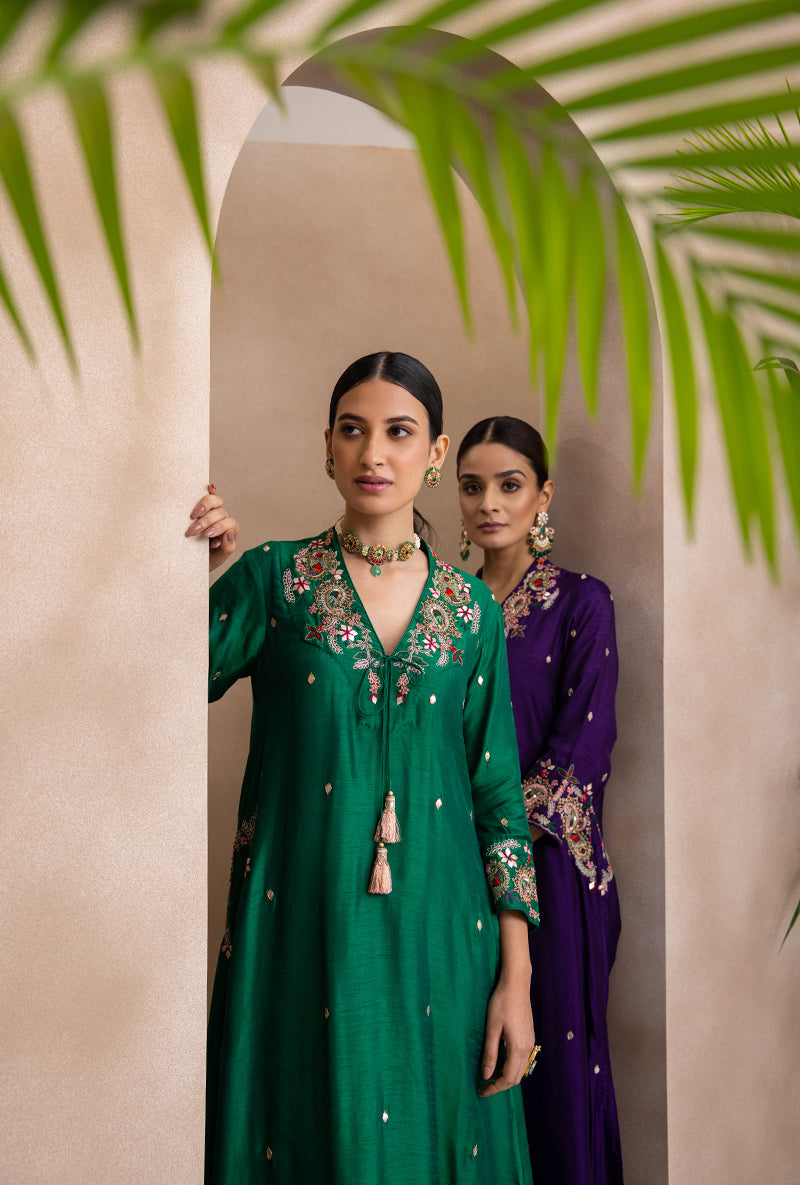 Purple V Neck Pocket Paisley Adhira Kurta Set