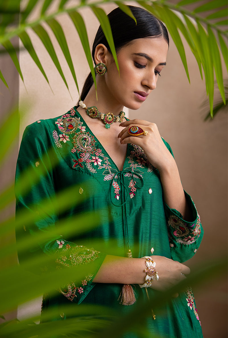 Green V Neck Pocket Paisley Adhira Kurta Set