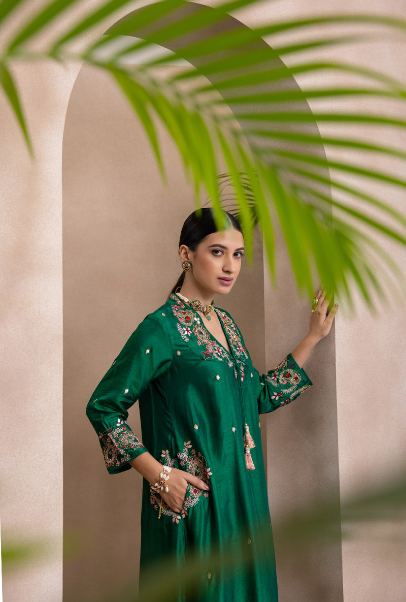 Green V Neck Pocket Paisley Adhira Kurta Set