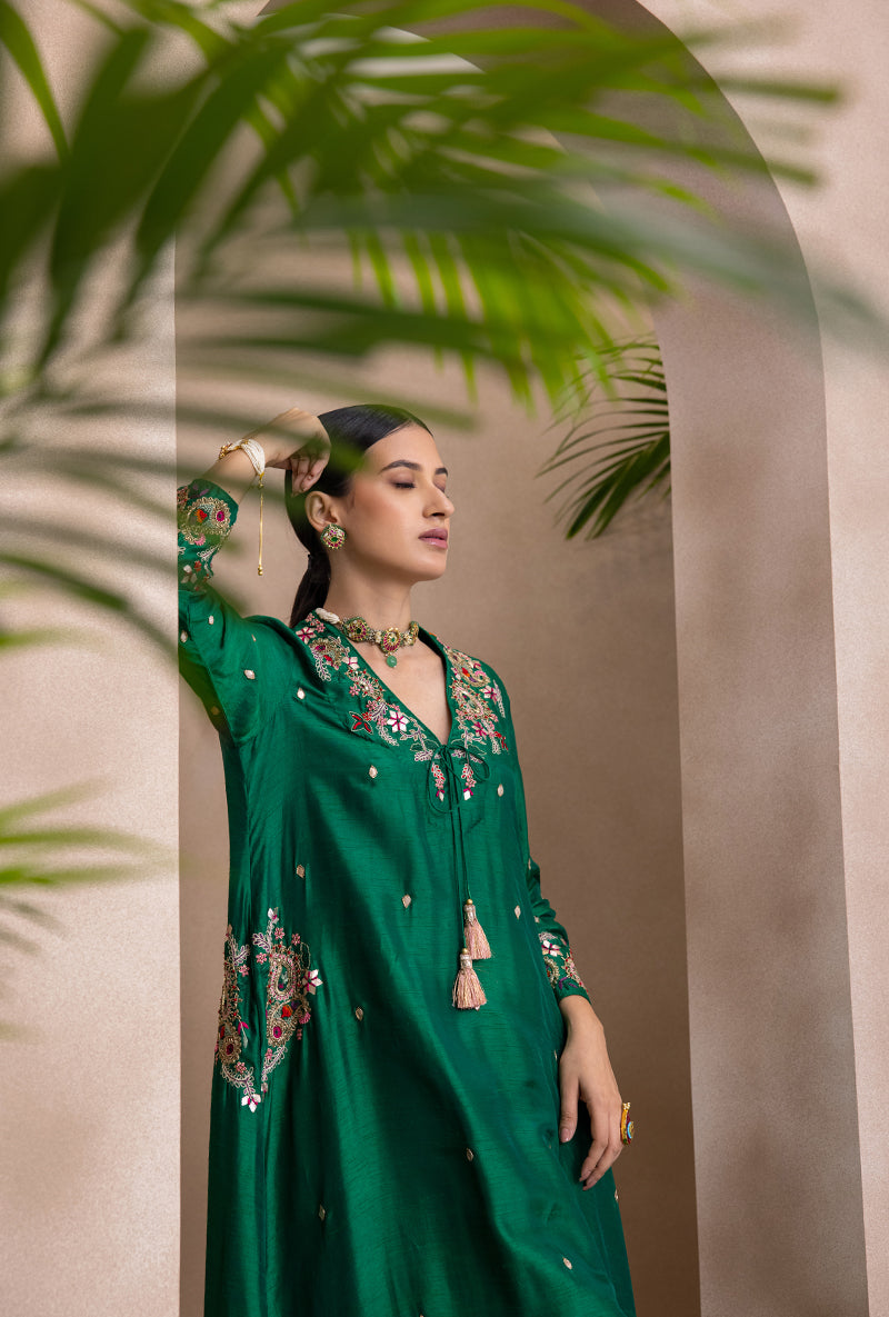 Green V Neck Pocket Paisley Adhira Kurta Set