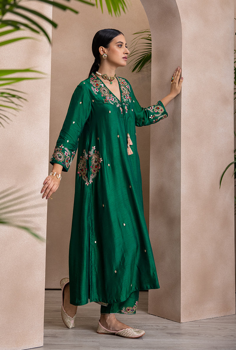 Green V Neck Pocket Paisley Adhira Kurta Set