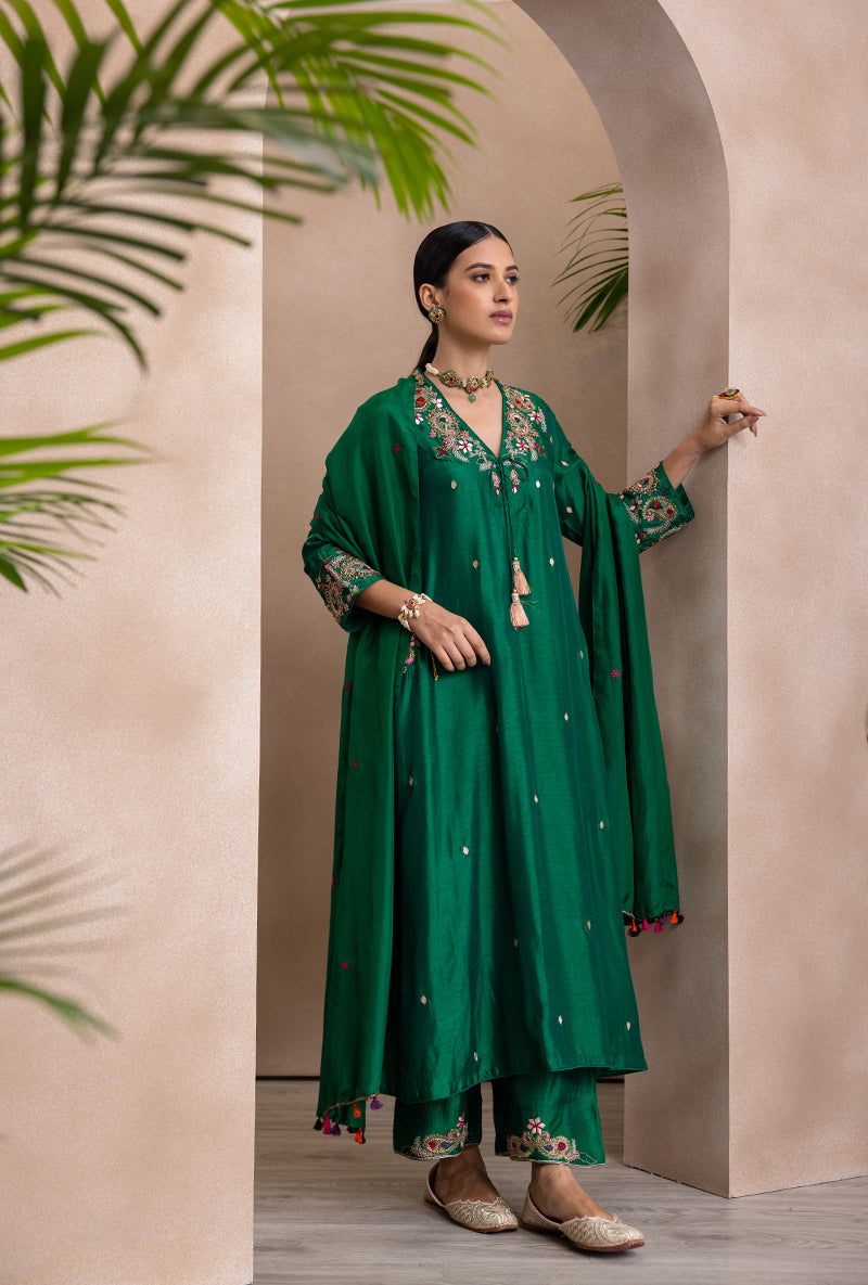 Green V Neck Pocket Paisley Adhira Kurta Set