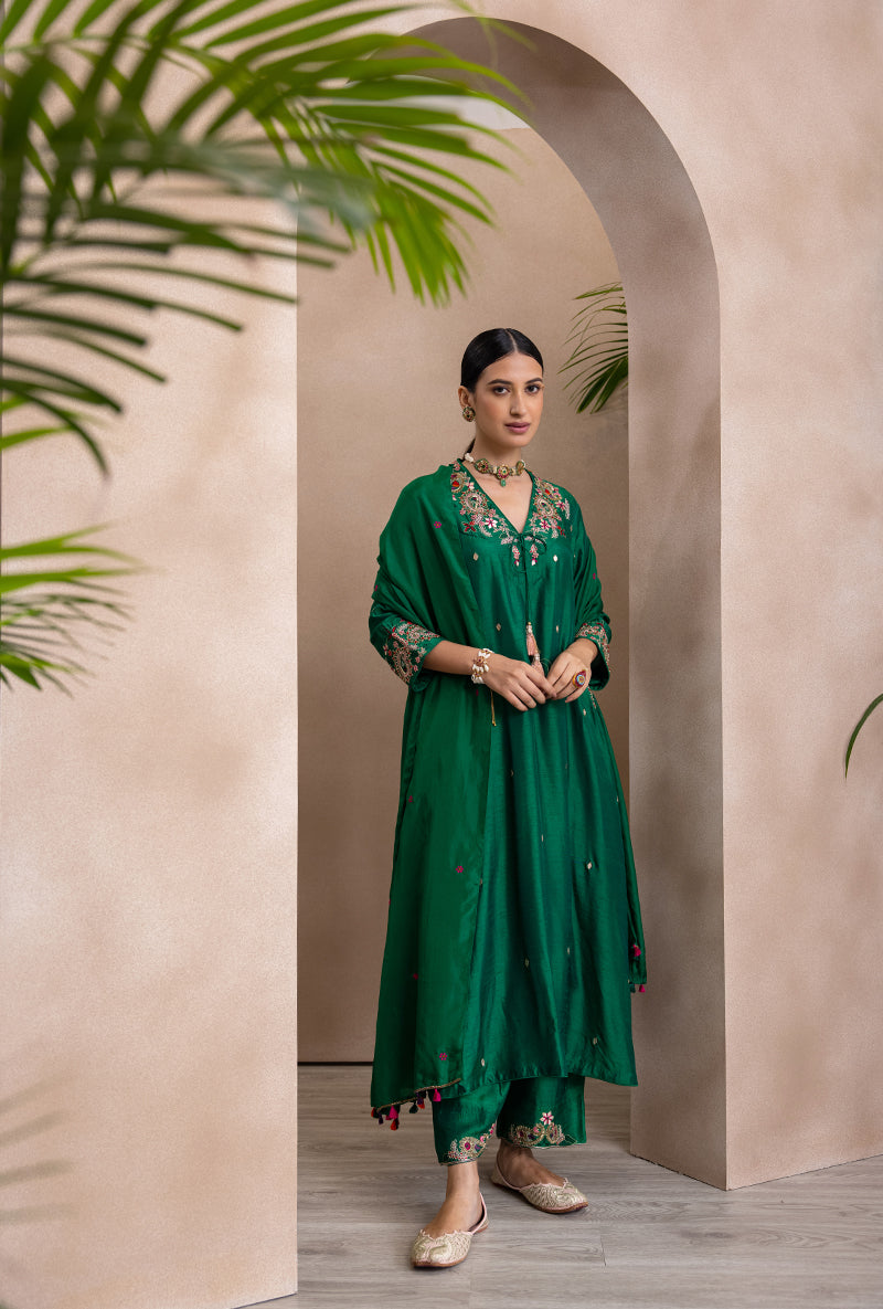 Green V Neck Pocket Paisley Adhira Kurta Set