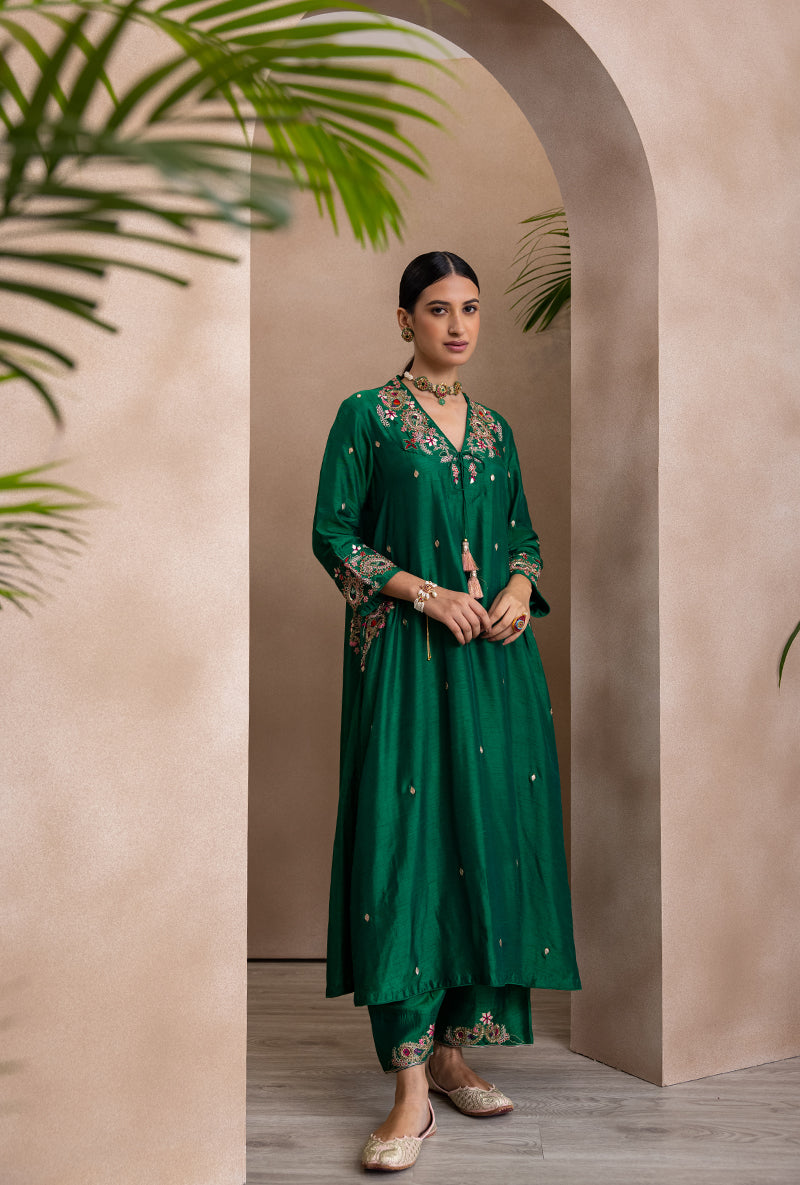 Green V Neck Pocket Paisley Adhira Kurta Set