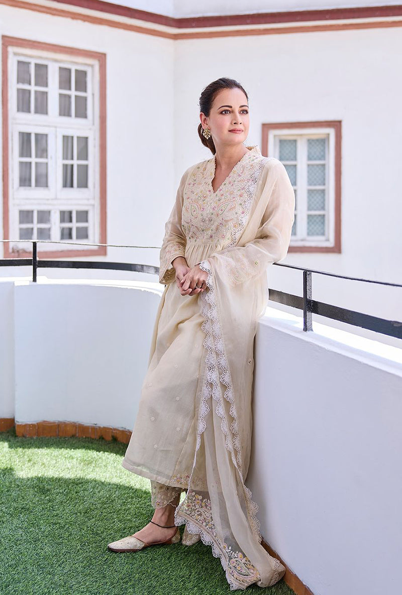 Dia Mirza In Ivory Dori Paisley Aafreen Kurta Set