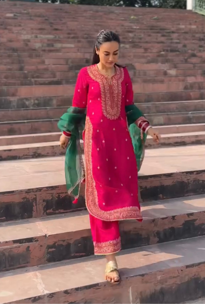 Surbhi Jyoti In Rani Heavy Marodi Long Ulfat Kurta Set