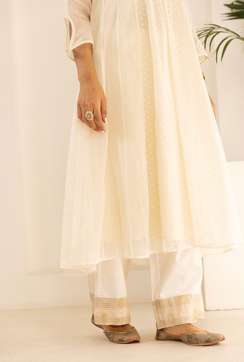 Meghna Nayyar in Ivory Jacquard Panel Ruhi Anarkali Kurta Set