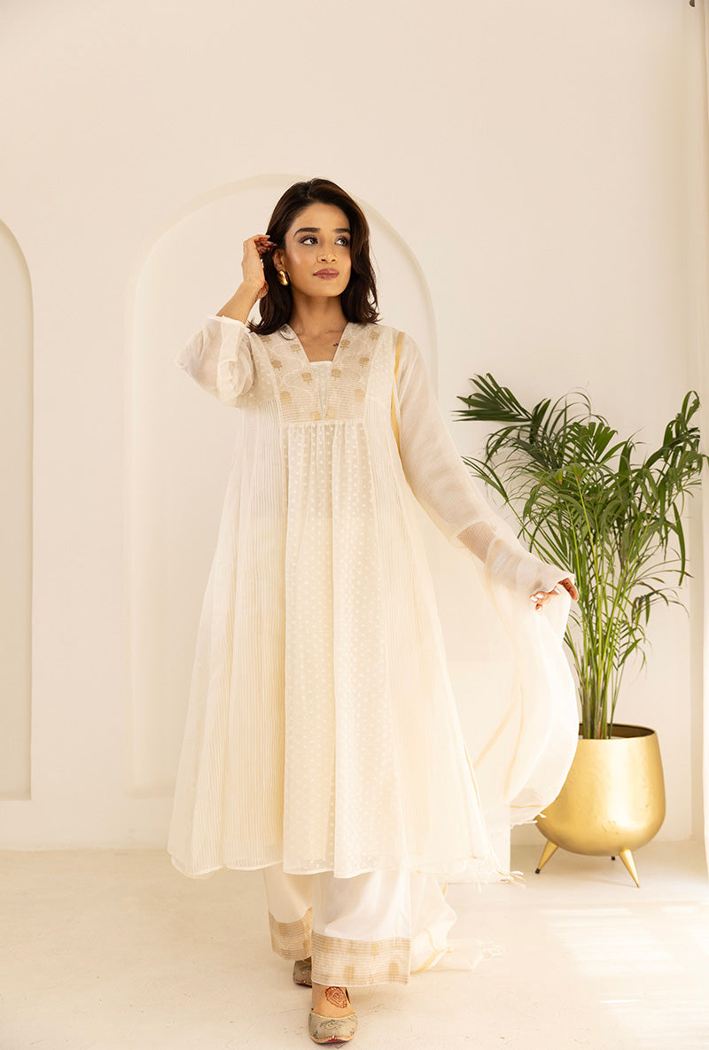 Meghna Nayyar in Ivory Jacquard Panel Ruhi Anarkali Kurta Set