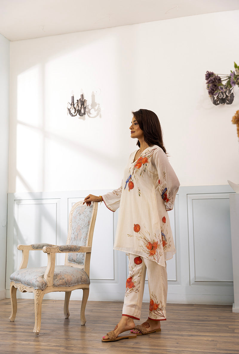 Ivory Anaar Embellished Dahlia Kurat Set