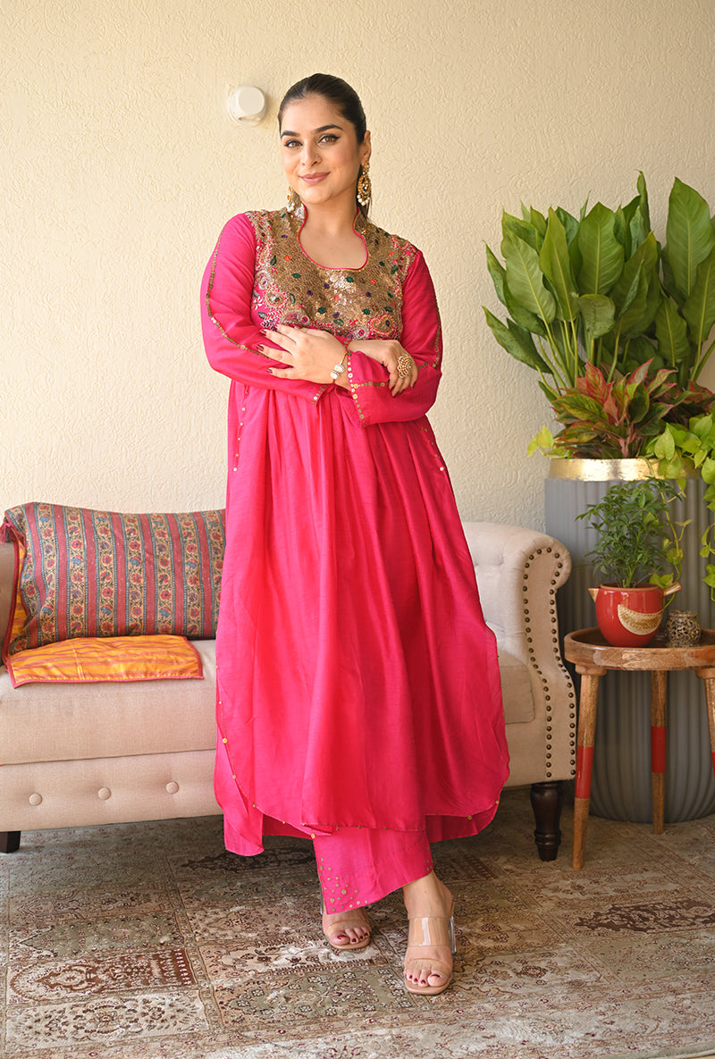 Simrann Maliik In Pink Paisley Matka Adhira Kurta Set