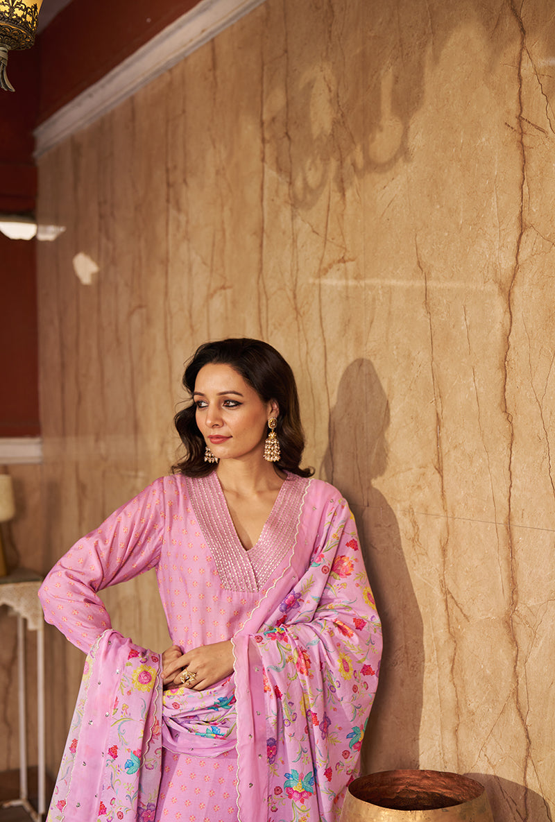 Lilac Embroidred Neck Roza Kurta Set