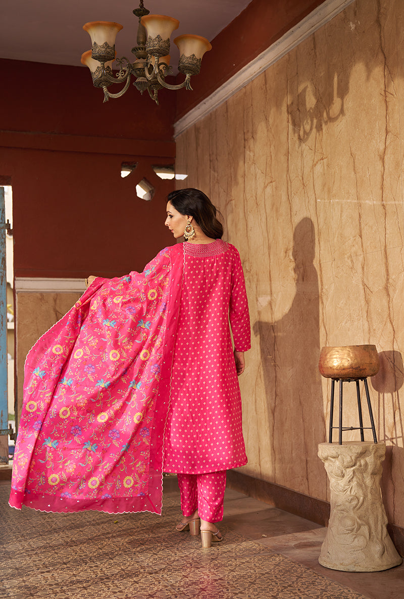 Pink Embroidred Neck Roza Kurta Set