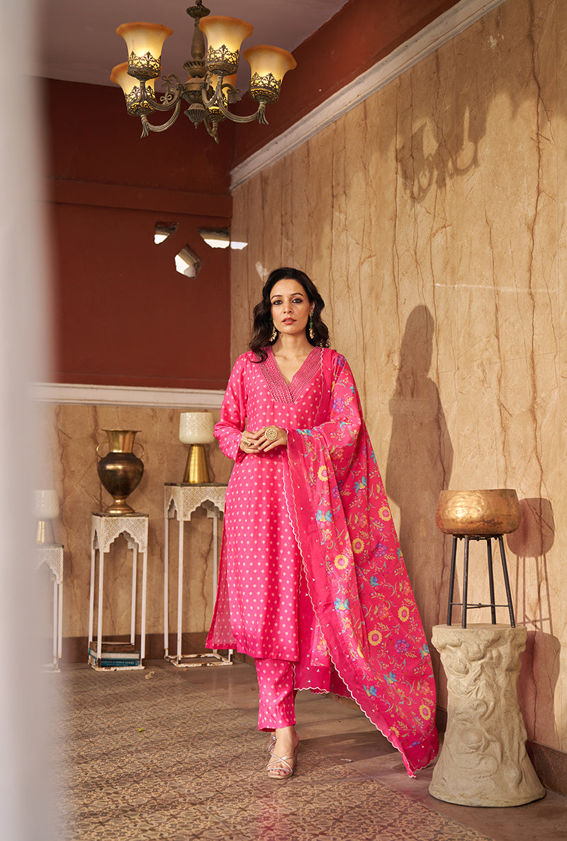 Pink Embroidred Neck Roza Kurta Set