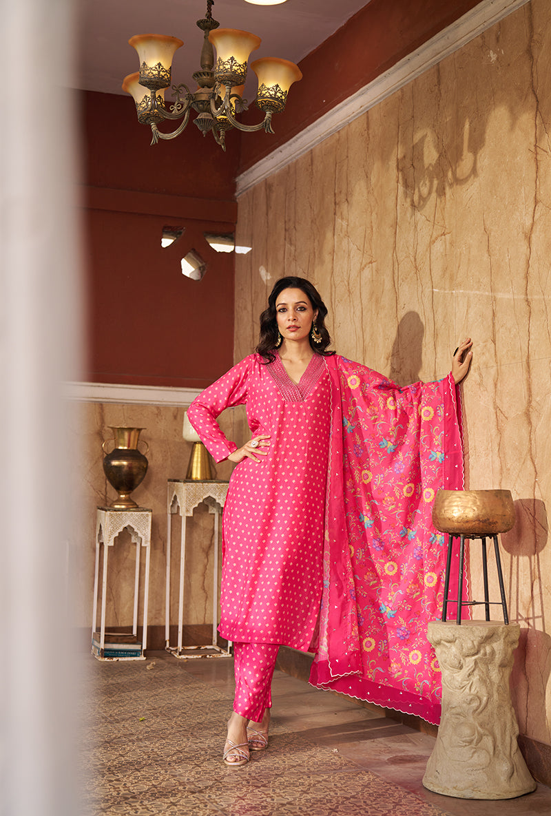 Pink Embroidred Neck Roza Kurta Set
