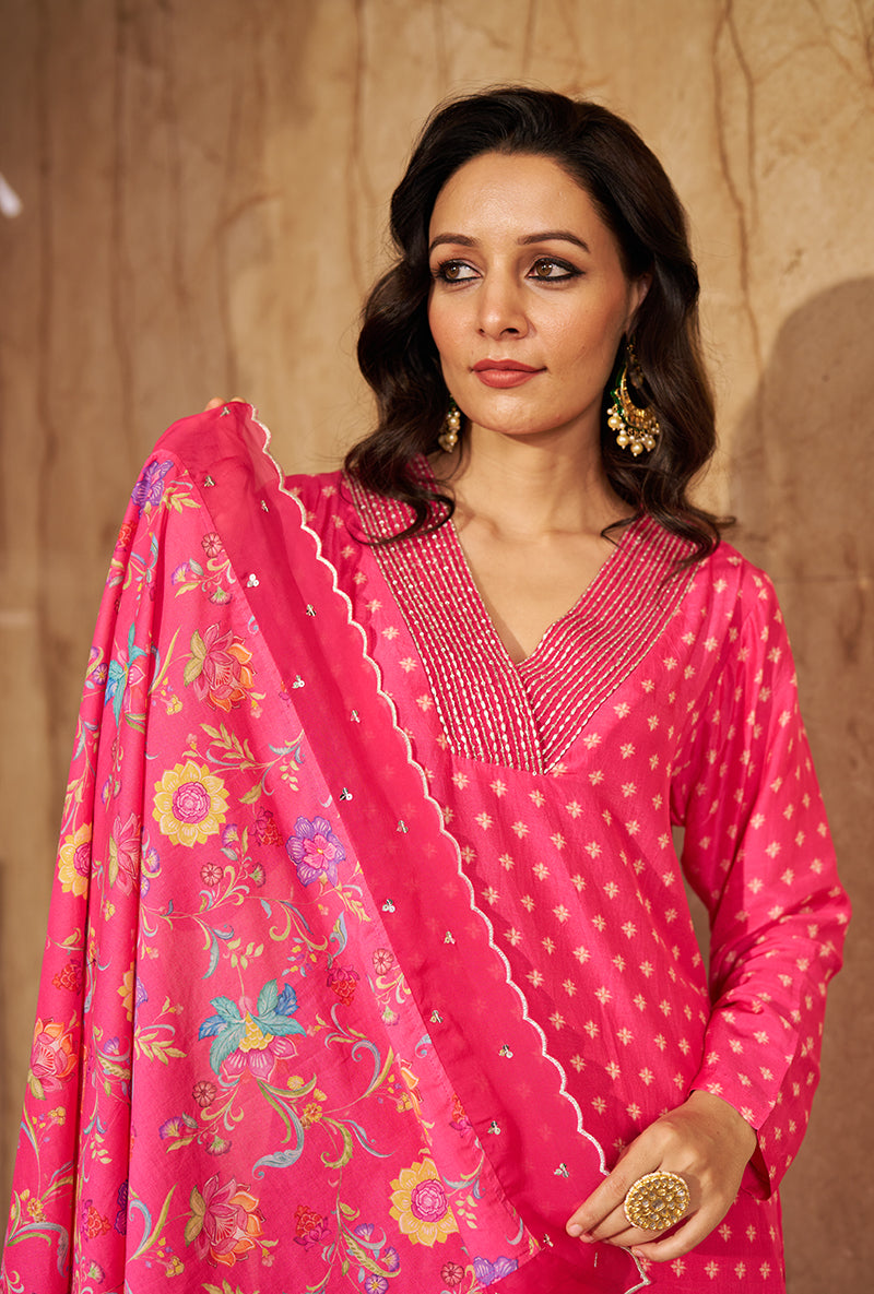 Pink Embroidred Neck Roza Kurta Set