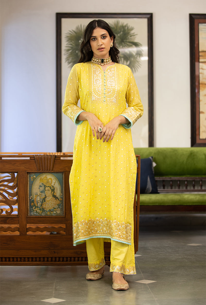 Shilpa Shetty In Yellow And Aqua Zari Square Yoke Mastaani Kurta Set