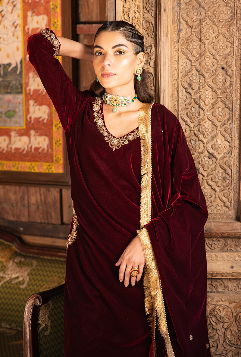 Maroon V Neck And Pocket Velvet Aarzoo Kurta Set