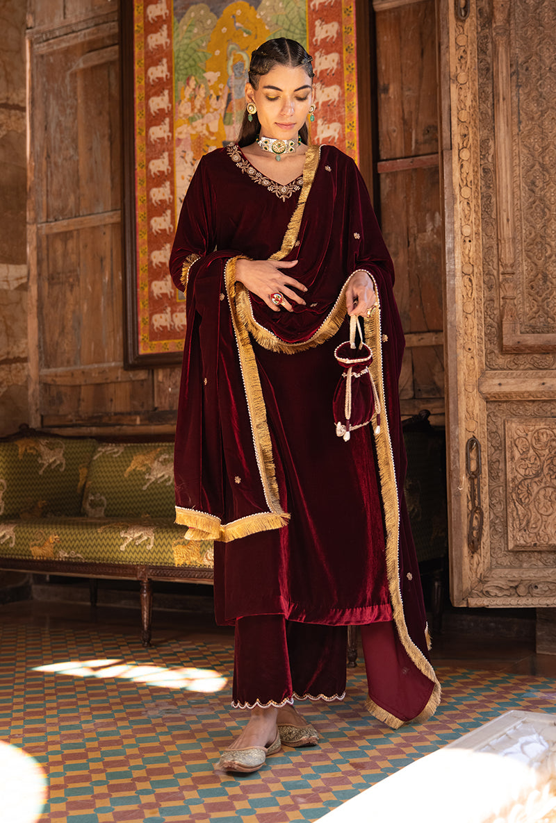 Maroon V Neck And Pocket Velvet Aarzoo Kurta Set