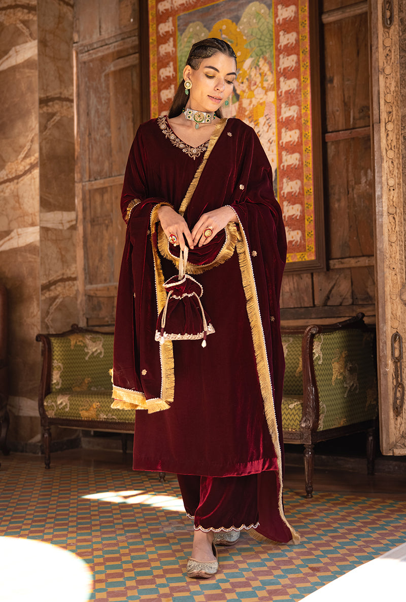 Maroon V Neck And Pocket Velvet Aarzoo Kurta Set