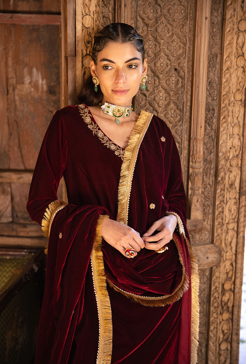 Maroon V Neck And Pocket Velvet Aarzoo Kurta Set
