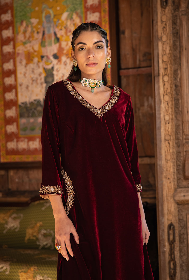 Maroon V Neck And Pocket Velvet Aarzoo Kurta Set