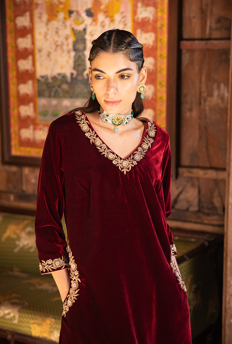 Maroon V Neck And Pocket Velvet Aarzoo Kurta Set