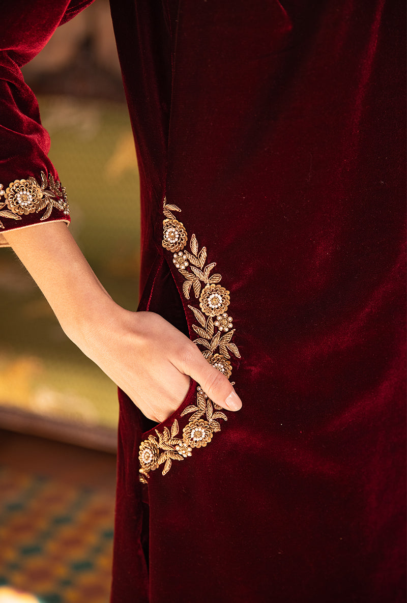 Maroon V Neck And Pocket Velvet Aarzoo Kurta Set