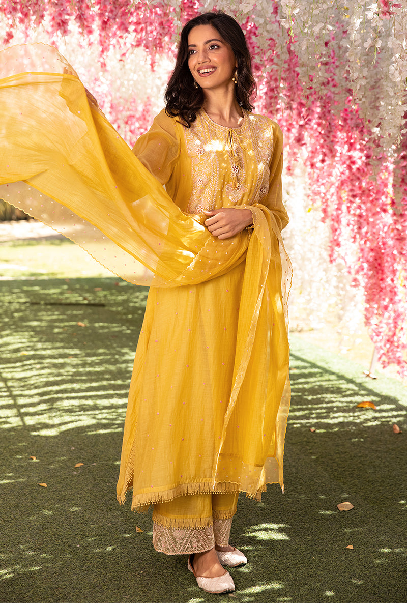 Dia Mirza In Yellow Thread Jaal Square Neck Aafreen Kurta Set