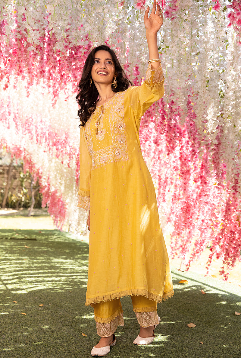 Yellow Thread Jaal Square Neck Aafreen Kurta Set