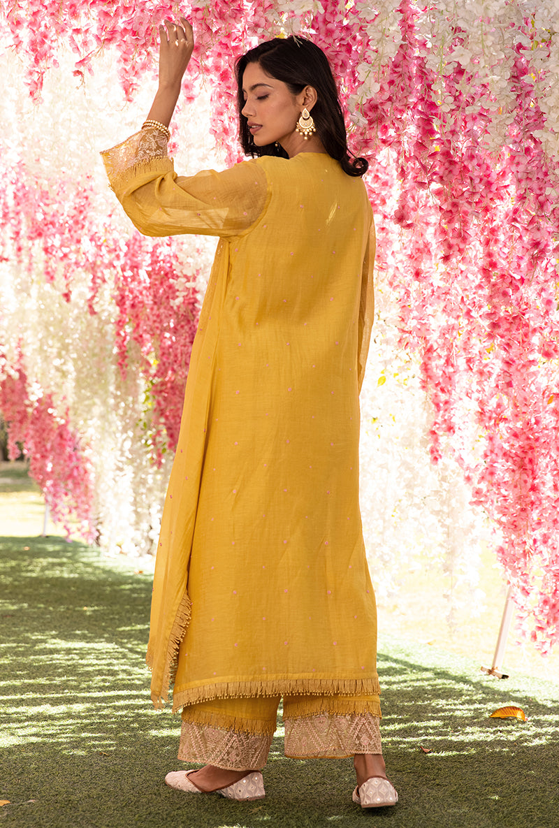 Yellow Thread Jaal Square Neck Aafreen Kurta Set