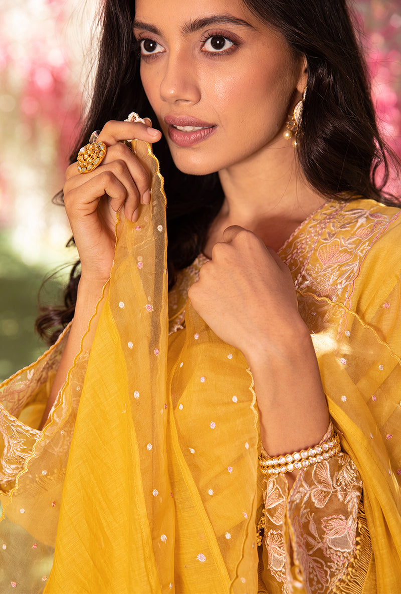 Yellow Thread Jaal Square Neck Aafreen Kurta Set