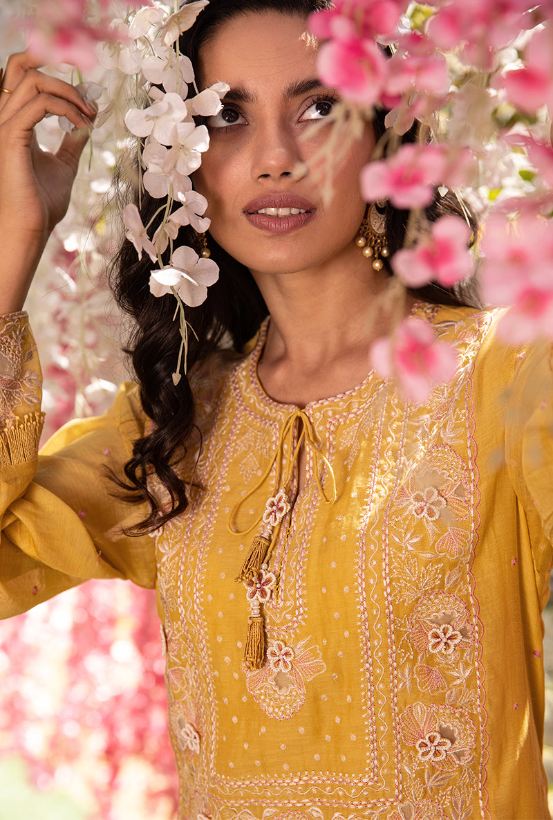 Dia Mirza In Yellow Thread Jaal Square Neck Aafreen Kurta Set