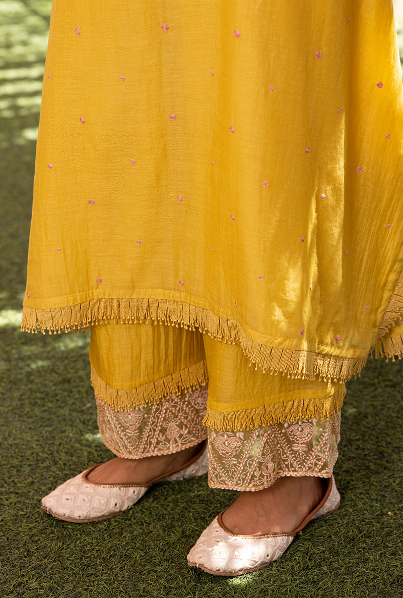 Dia Mirza In Yellow Thread Jaal Square Neck Aafreen Kurta Set