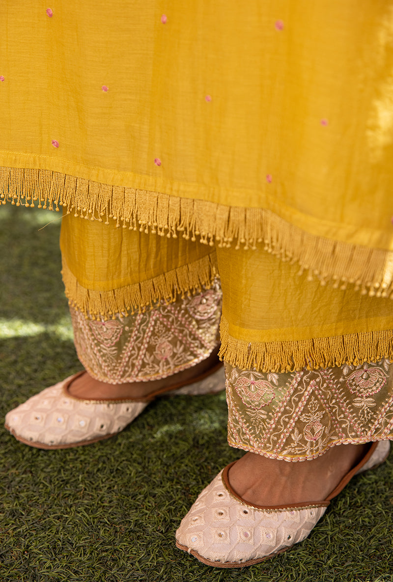 Dia Mirza In Yellow Thread Jaal Square Neck Aafreen Kurta Set