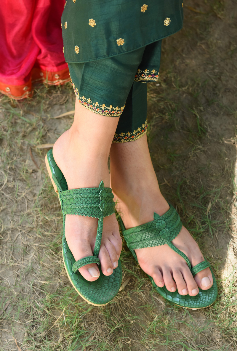 Green Resham V Neck Kurta Set