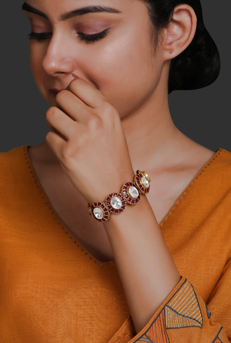 Gold Plated Silver Oval Polki With Red Utarai Border Chunk Poronchi