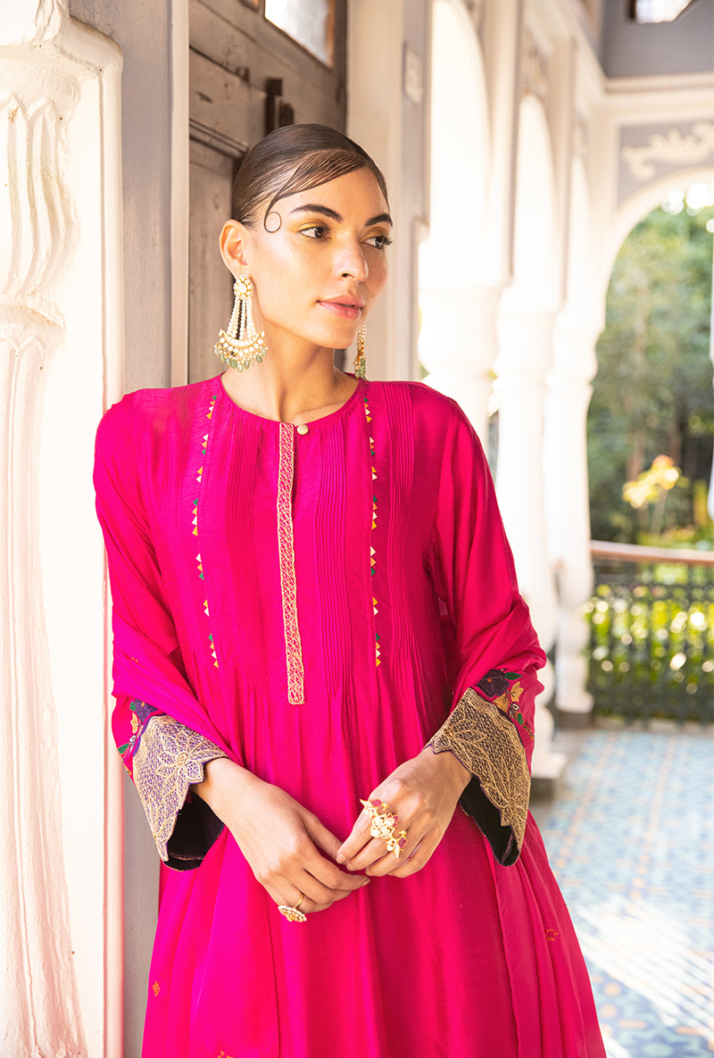 Pink Applique Lotus Sleeves Sunehri Kurta Set