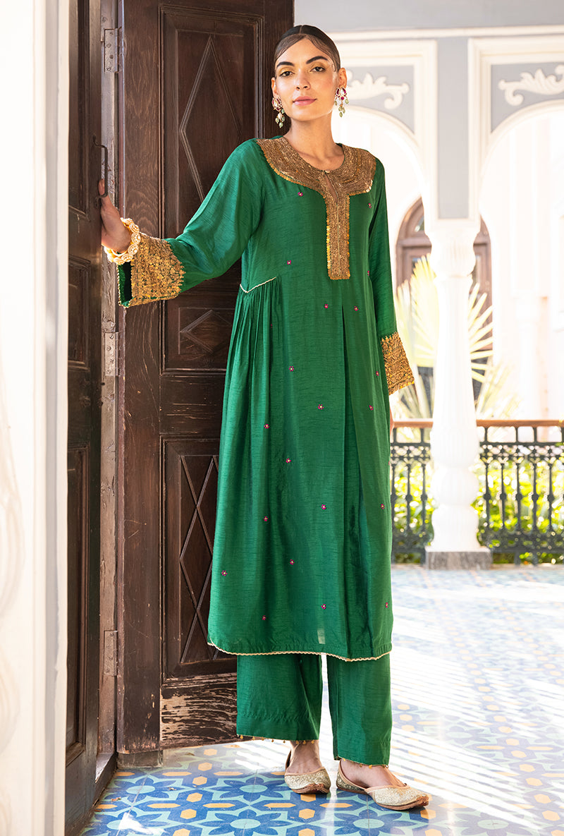 Green Heavy Pitta Neck & Marodi Sleeves Sunehri Kurta Set