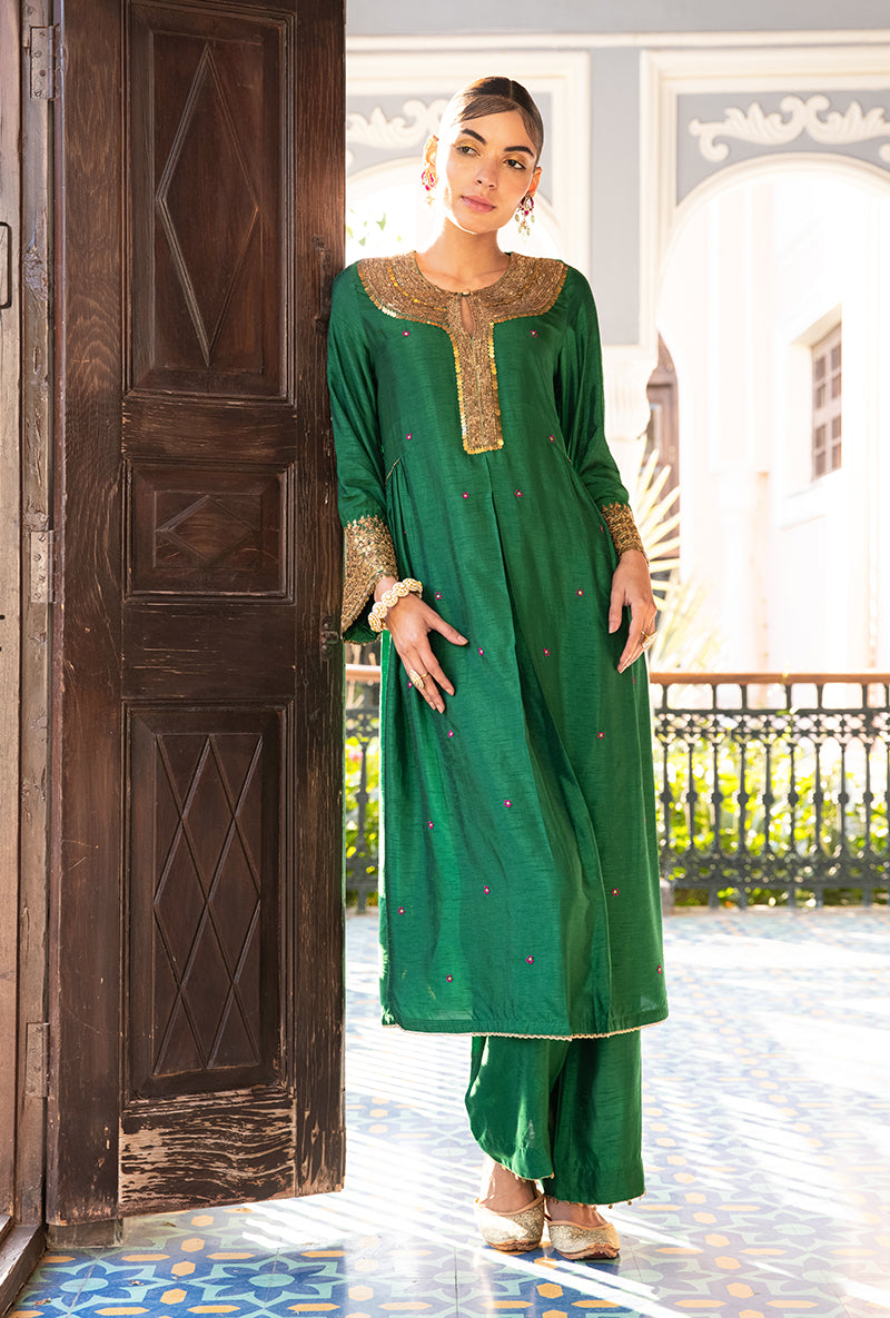 Green Heavy Pitta Neck & Marodi Sleeves Sunehri Kurta Set