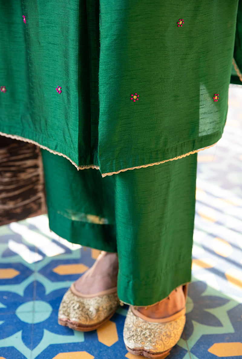 Green Heavy Pitta Neck & Marodi Sleeves Sunehri Kurta Set