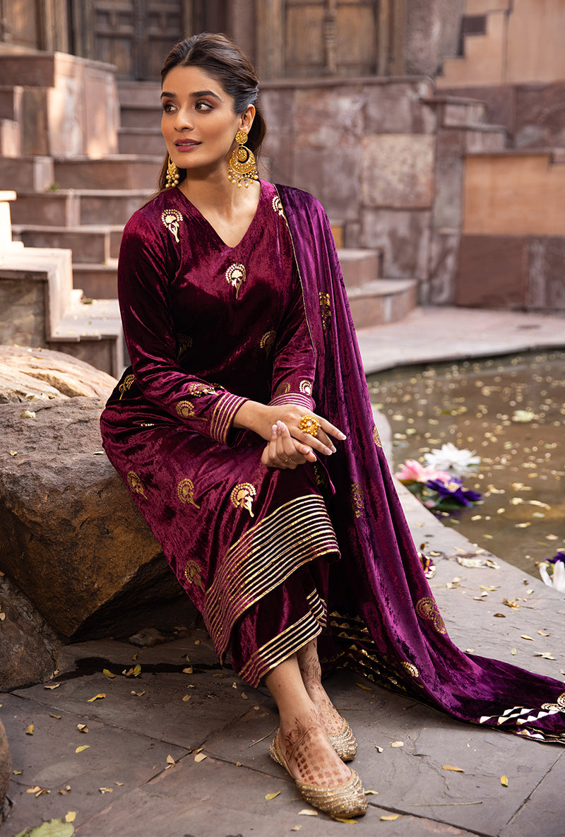 Wine Gota Ruhaani Kurta Set