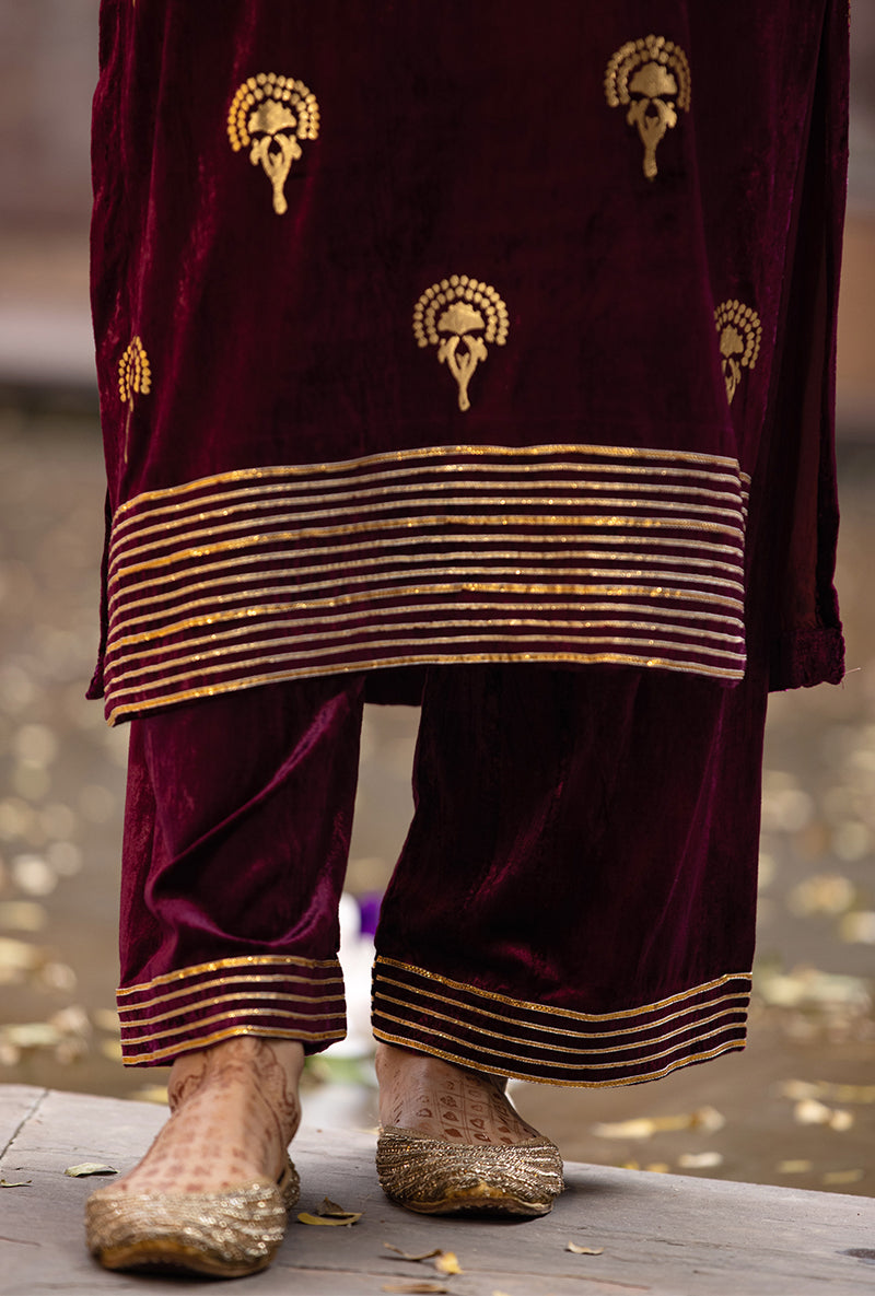 Wine Gota Ruhaani Kurta Set
