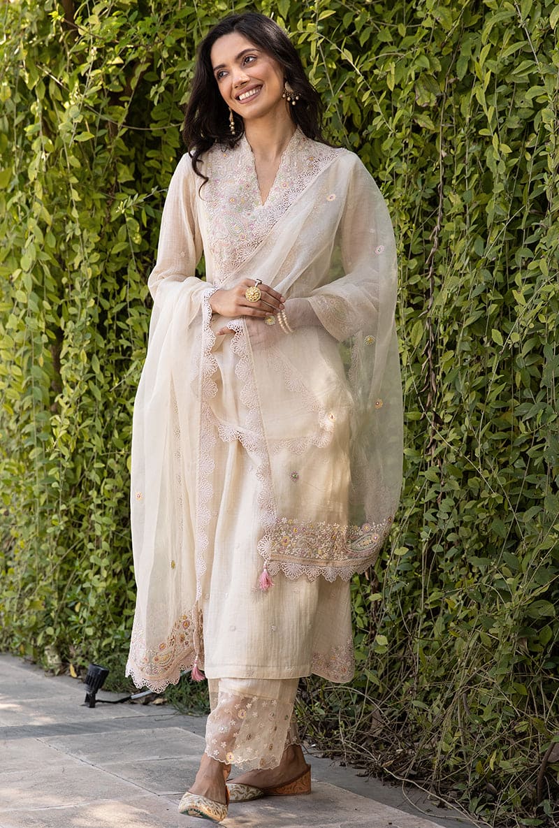 Dia Mirza In Ivory Dori Paisley Aafreen Kurta Set