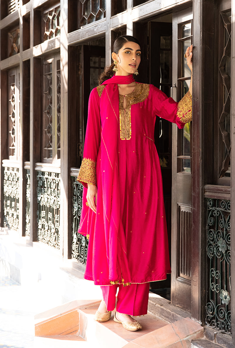 Pink Heavy Pitta Neck & Marodi Sleeves Sunehri Kurta Set