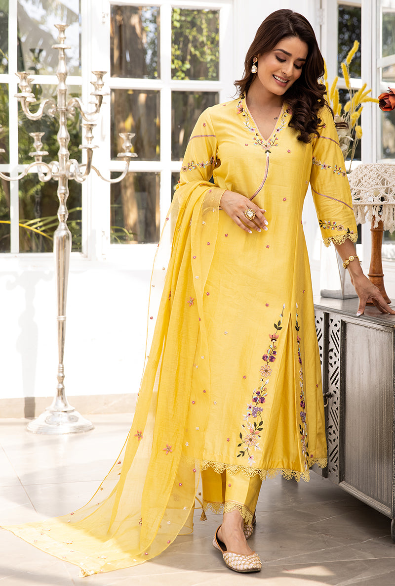 Yellow French Knot Pocket Style Suhaani Kurta Set