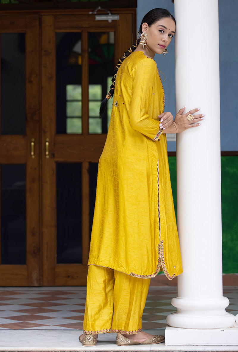 Mustard Resham And Zardozi Heavy Neck Aayat Kurta Set