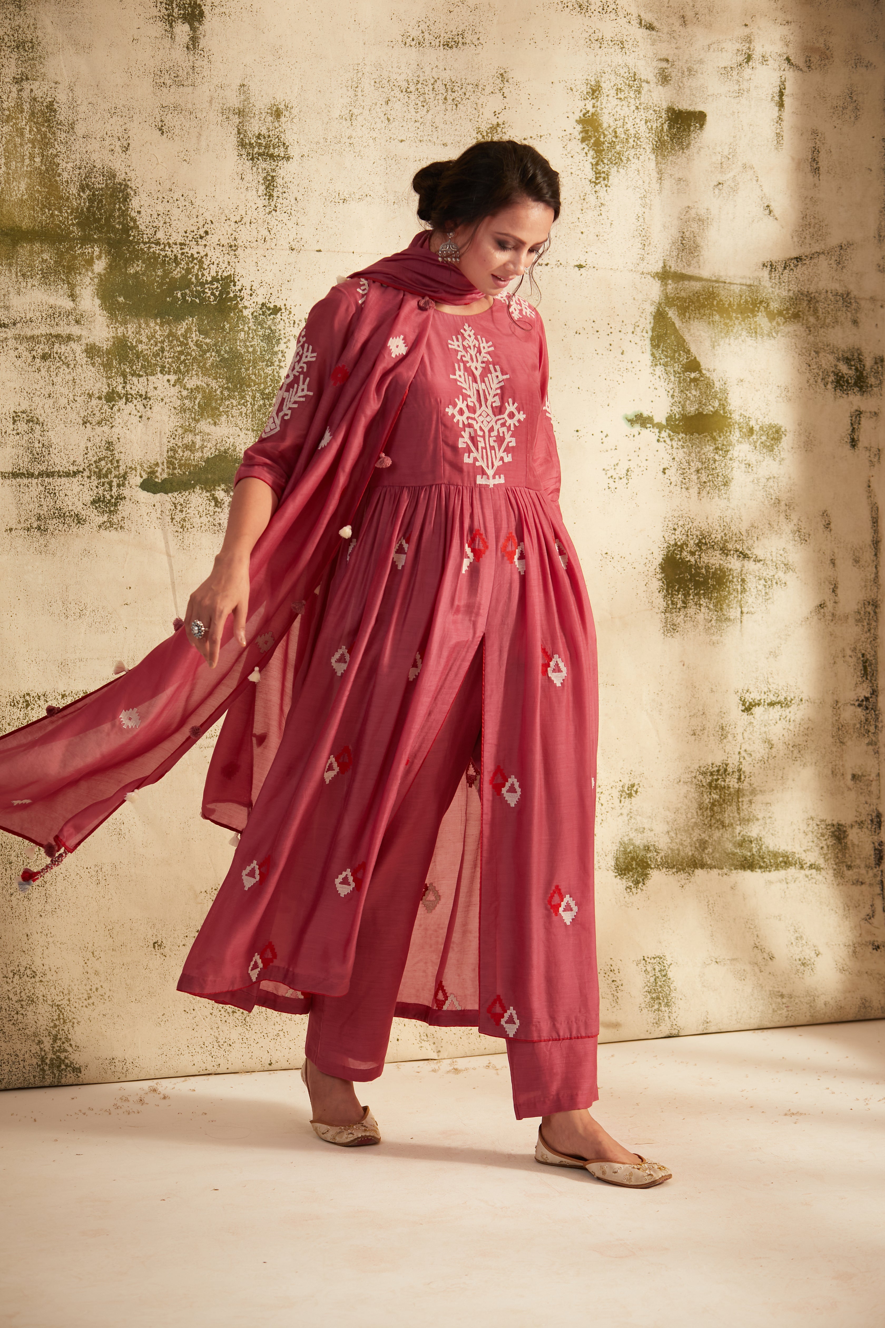 Onion Pink Front Slit Inaya Kurta Set