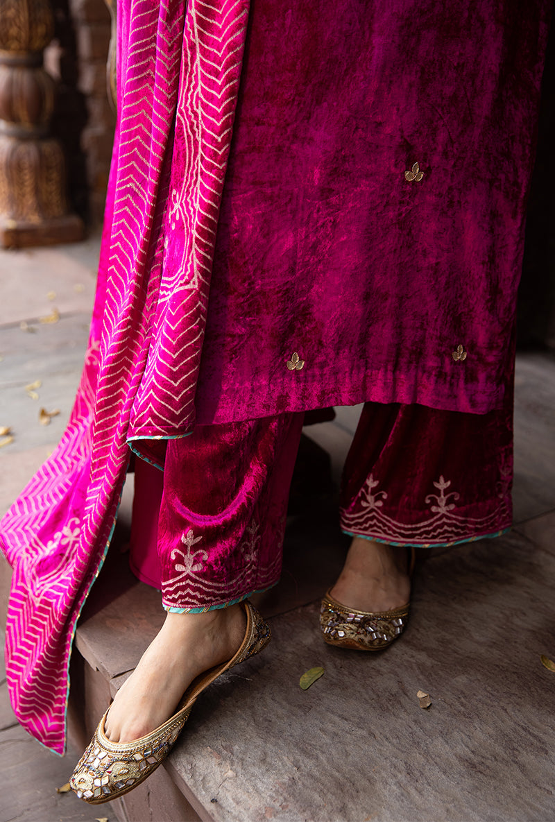 Rani Leaf Embroidery Ruhaani Kurta Set